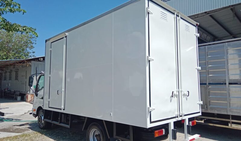 2018/19 Hino XZU710R Fiber Box 14’9 full