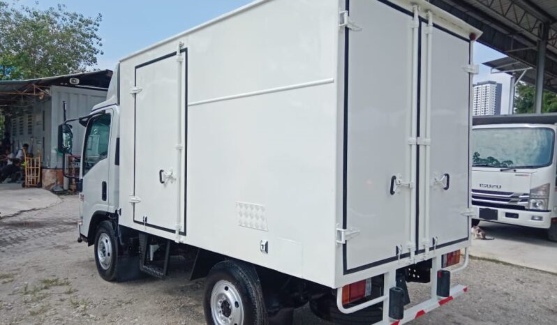 2016 Isuzu NLR55UEE Aluminium Box 10′ full