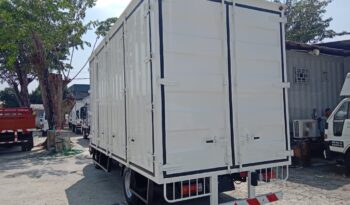 🚚 2017 HINO XZU720R | CORRUGATED BOX 17′ | 8 DOORS full