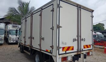 🚚 2017 ISUZU NPR75UHH | FIBER BOX 14’5″ | 4 LHS DOORS full