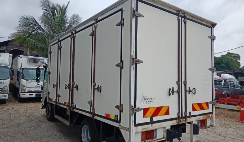 🚚 2017 ISUZU NPR75UHH | FIBER BOX 14’5″ | 4 LHS DOORS full