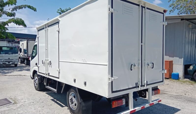 2014 Hino WU640R Aluminium Box 13’2 full