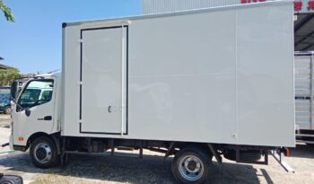 2018/19 Hino XZU710R Fiber Box 14’9 full