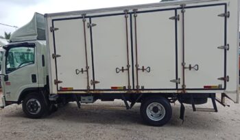 🚚 2017 ISUZU NPR75UHH | FIBER BOX 14’5″ | 4 LHS DOORS full