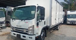 2021/22 ISUZU NPR75UKLN AUTO | FIBER BOX 16’8″ | 8 DOORS | TIPTOP CONDITION