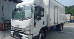 🚚 2019 ISUZU NPR81UKH | FREEZER BOX 16’1″ + TAIL LIFT | 1 LHS DOOR