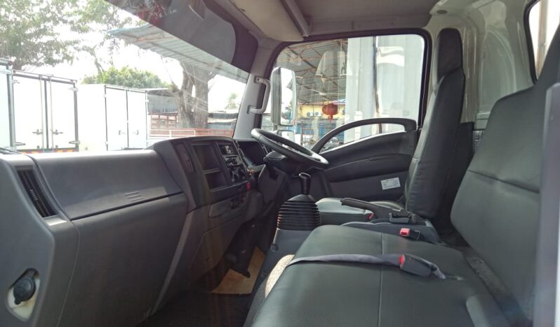 🚚 2019 ISUZU NPR81UKH | FREEZER BOX 16’1″ + TAIL LIFT | 1 LHS DOOR full