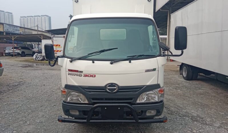 🚚 2012 HINO WU600 | ALU BOX 10’7″ | 2 RHS + 2 LHS DOORS full