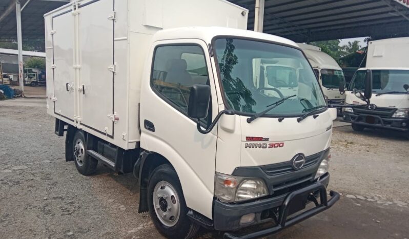 🚚 2012 HINO WU600 | ALU BOX 10’7″ | 2 RHS + 2 LHS DOORS full