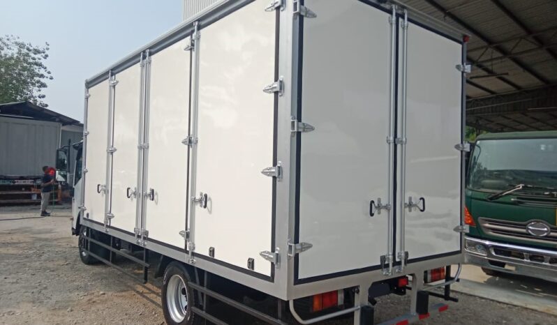 2021/22 ISUZU NPR75UKLN AUTO | FIBER BOX 16’8″ | 8 DOORS | TIPTOP CONDITION full