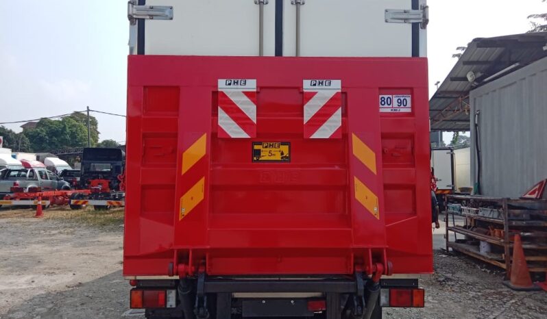 🚚 2019 ISUZU NPR81UKH | FREEZER BOX 16’1″ + TAIL LIFT | 1 LHS DOOR full