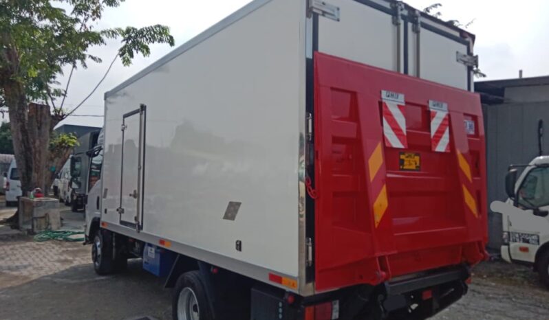 🚚 2019 ISUZU NPR81UKH | FREEZER BOX 16’1″ + TAIL LIFT | 1 LHS DOOR full