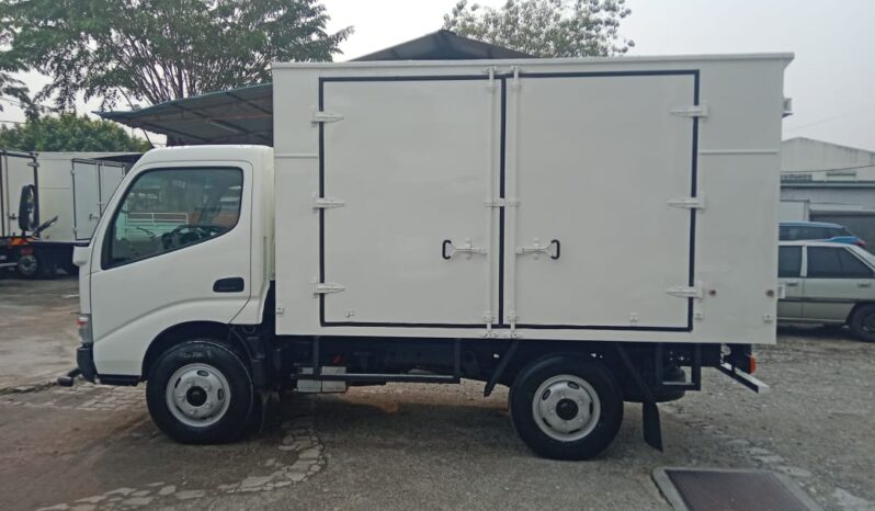 🚚 2012 HINO WU600 | ALU BOX 10’7″ | 2 RHS + 2 LHS DOORS full