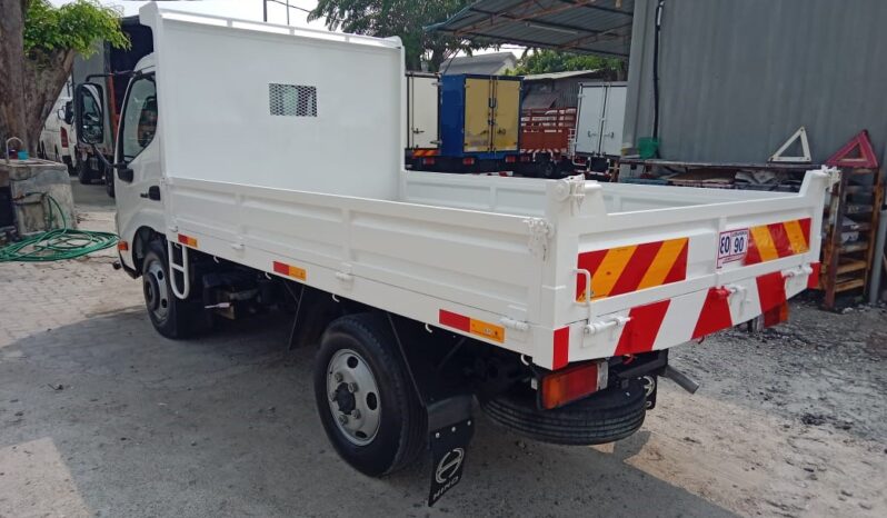 🚚 2021 HINO XZU600R CARGO STEEL TIPPER 10’4″ | TIPTOP full
