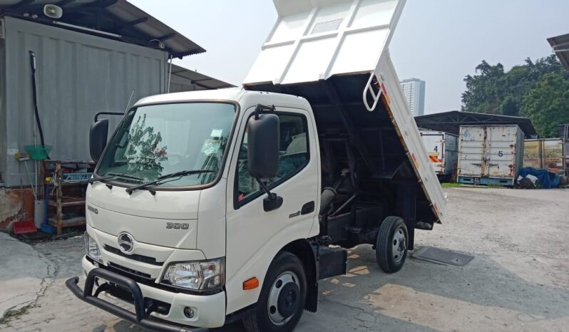 🚚 2021 HINO XZU600R CARGO STEEL TIPPER 10’4″ | TIPTOP full