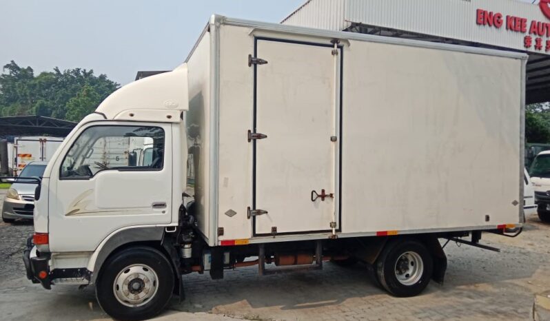 🚚 2013 NISSAN UD YU41T5 (UBS) | ALUMINUM BOX 14’3″ SELL AS CONDITION full