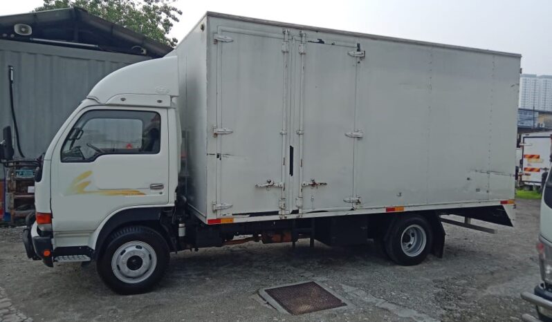 🚚 2011 NISSAN UD YU41T5 | ALUMINUM BOX 16’1″ full